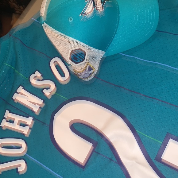 SOLD Mitchell & ness throwback w/hat - Picture 4 of 5